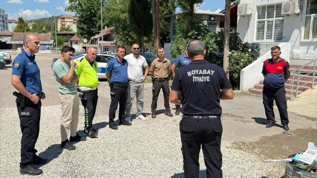 Saraydüzü emniyet personeline Boyabat ve Saraydüzü itfaiye müdürlüklerinden uygulamalı yangın ve afet eğitimi