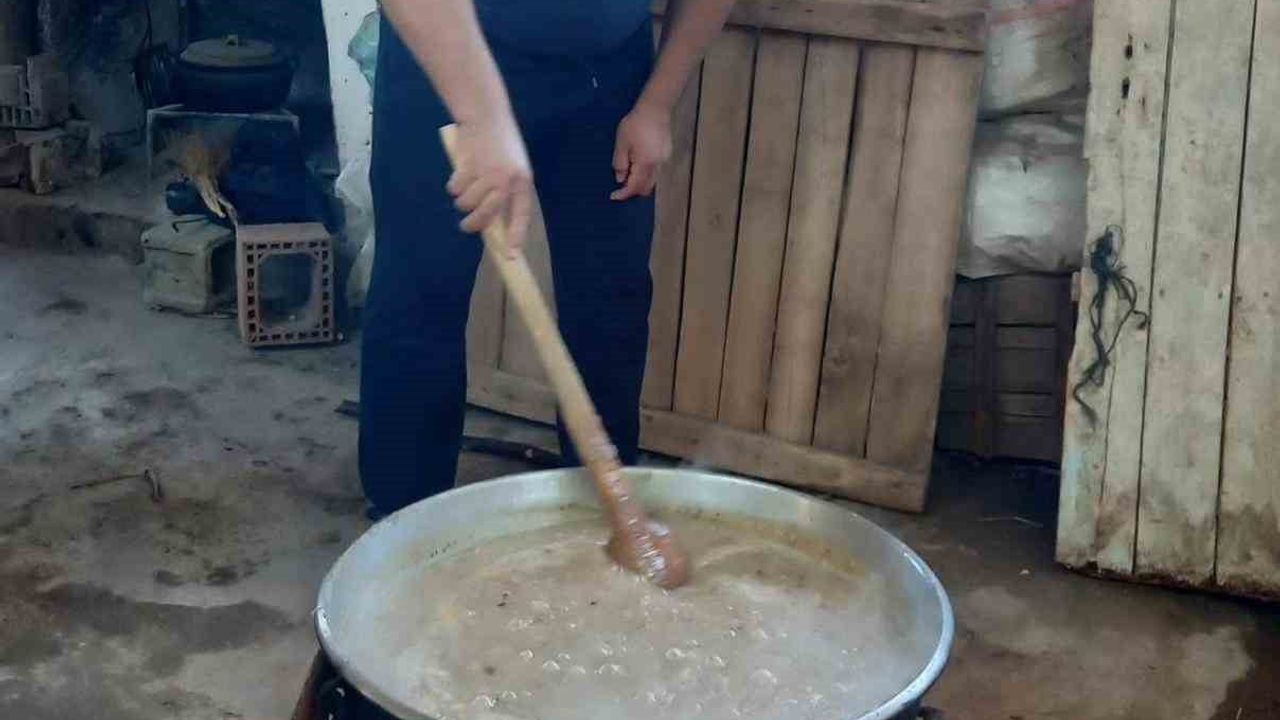 Sarıgöl’de aşure kazanları kaynamaya başladı