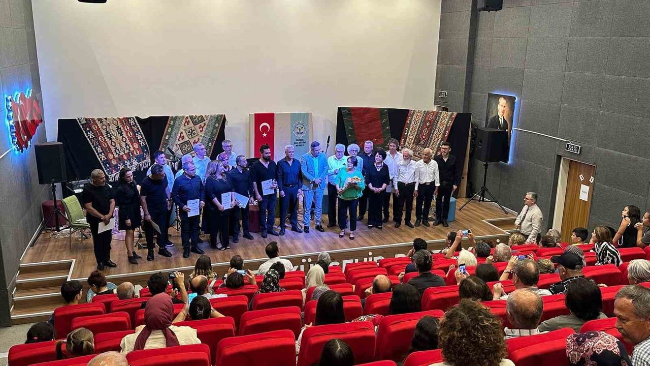 Sarıgöl'de Hayat Boyu Öğrenme Haftası kapsamında Türk Halk Müziği Konseri