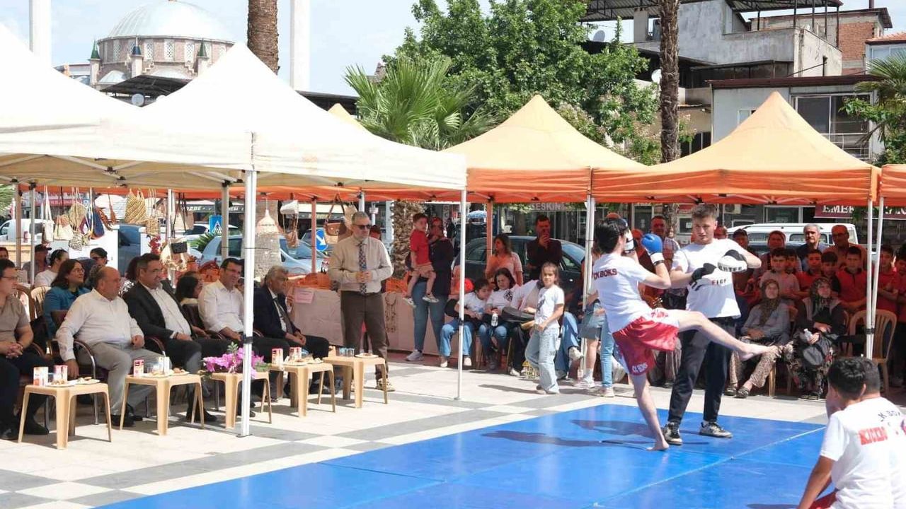 Sarıgöl'de Hayat Boyu Öğrenme Haftası'na Yoğun İlgi: Kursiyerlerin Eserleri Sergilendi