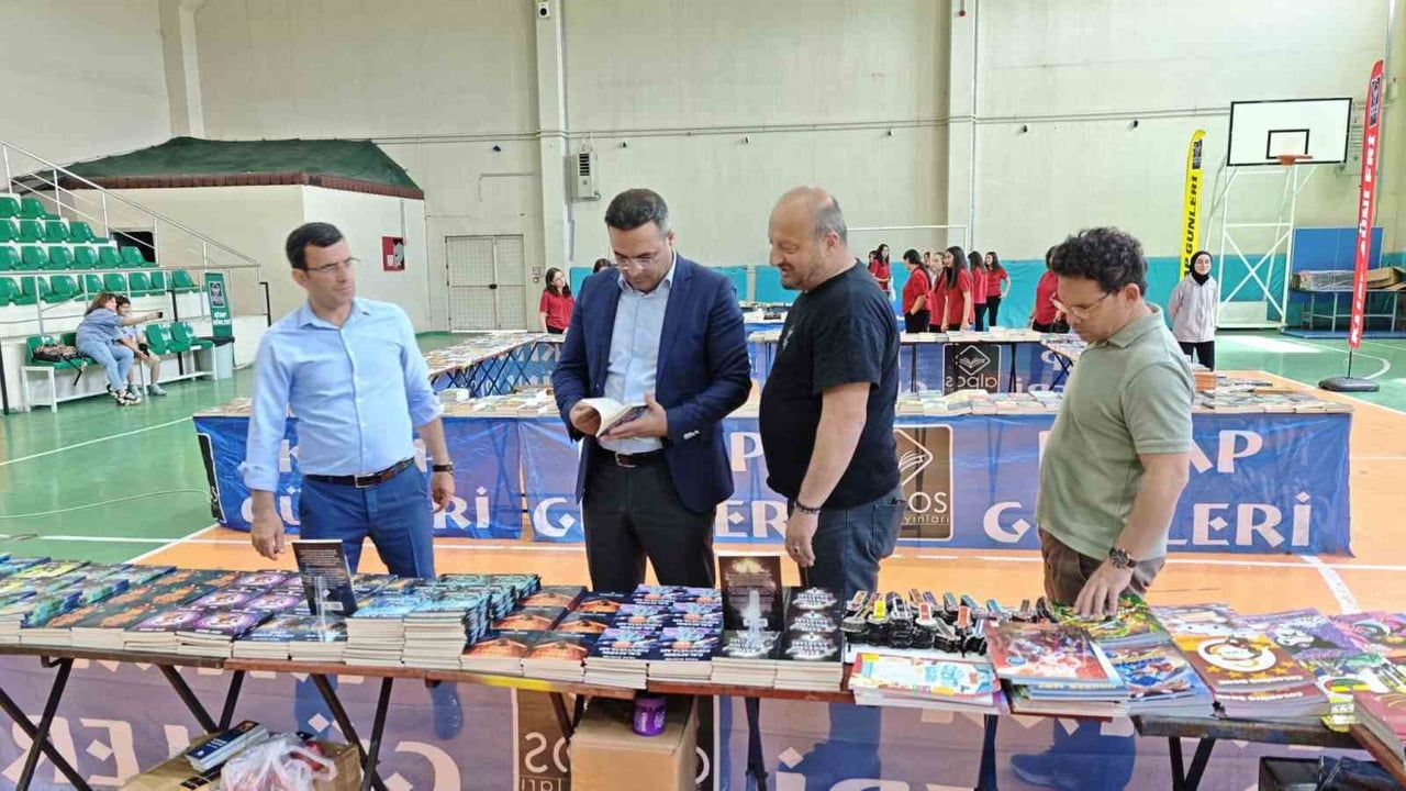 Sarıgöl'de Kitap Günleri başladı: Binlerce kitap öğrencilerle buluşuyor