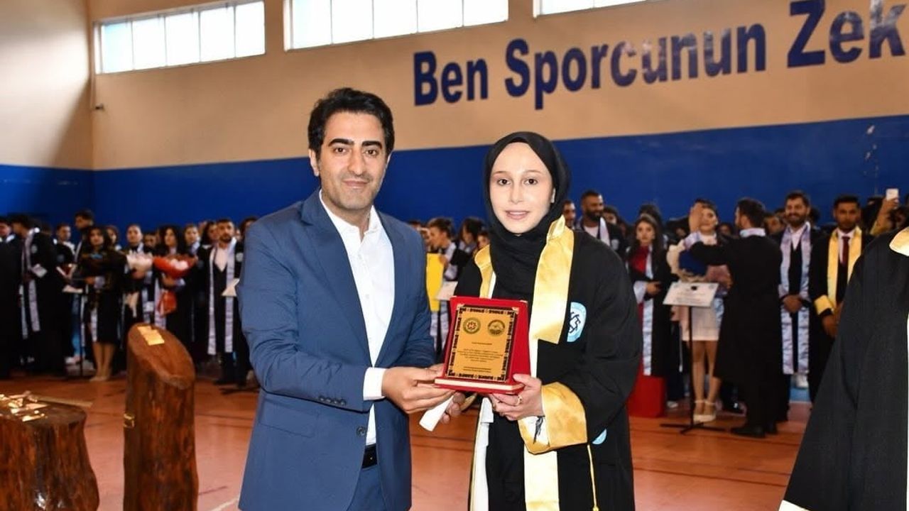 Sarıkamış Spor Bilimleri Fakültesi'nde Mezuniyet Töreni — Kaymakam Aslantatar Öğrencilerin Sevincine Ortak Oldu