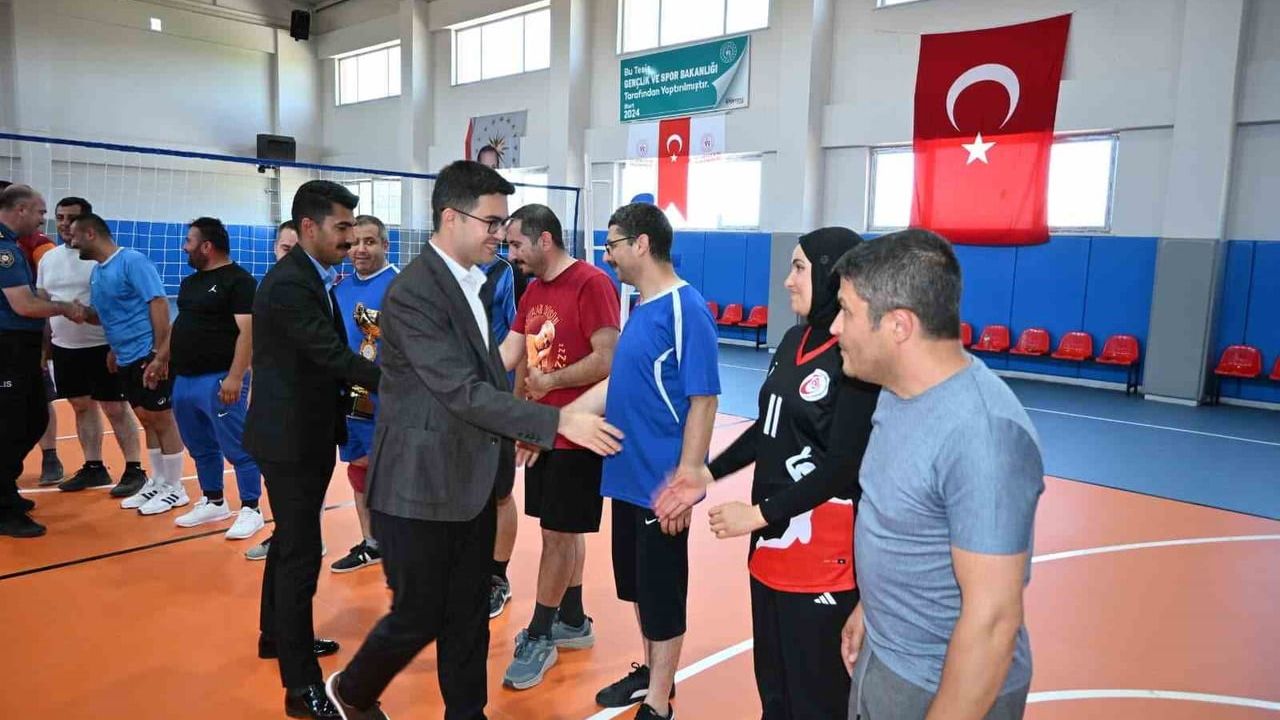Sarıoğlan voleybol turnuvası tamamlandı