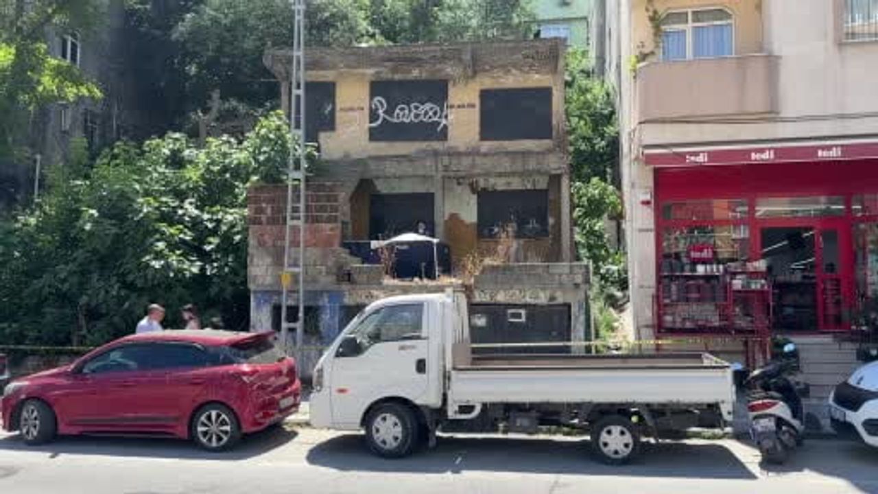 Sarıyer'de kaybolan kedisini arayan kişi metruk binada erkek cesedi buldu