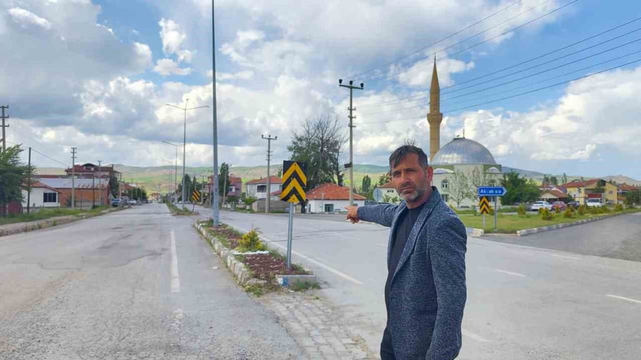 Şarkışla'da bozuk yollar ve altyapı eksikliği: Mahalleler çözüm bekliyor