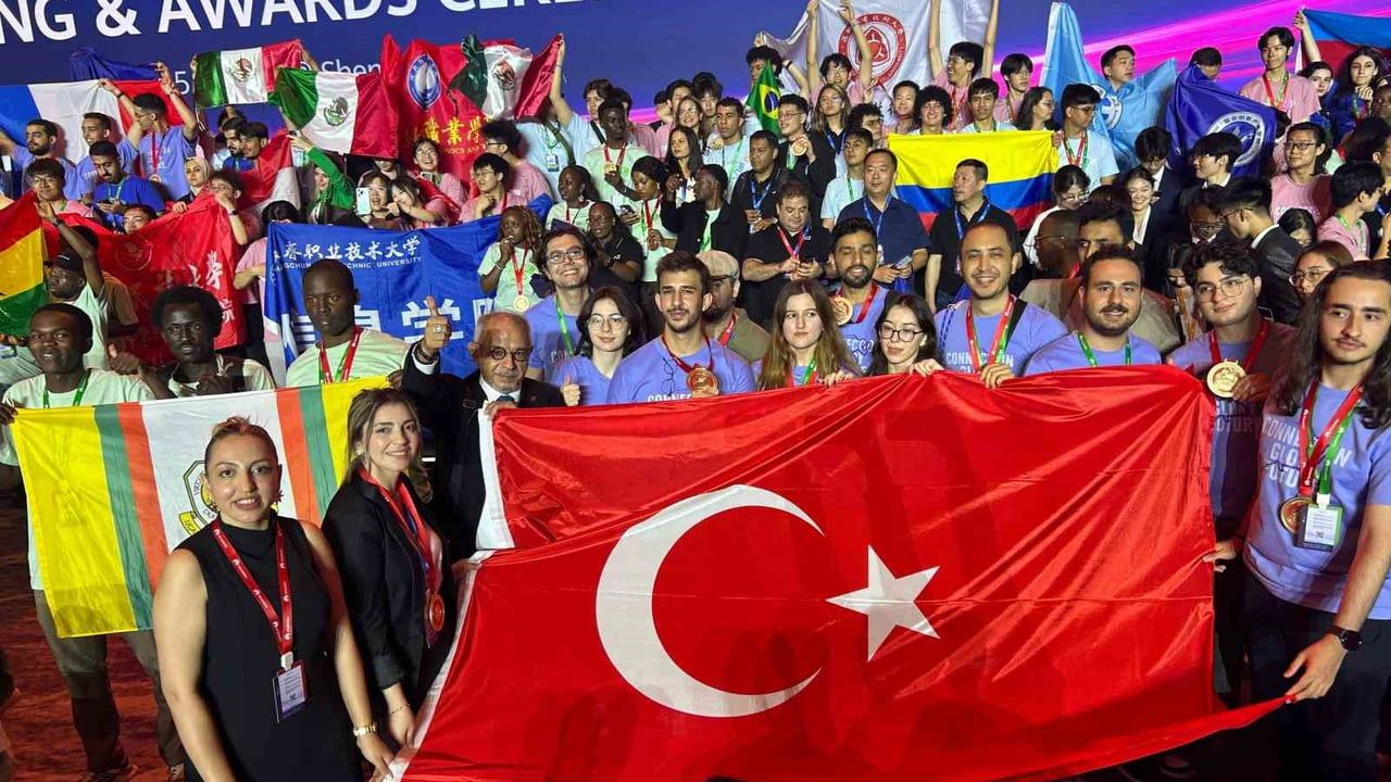 SBTÜ öğrencileri Huawei ICT Competition 2025-2026 Global Finalleri'nde Network kategorisinde dünya birincisi