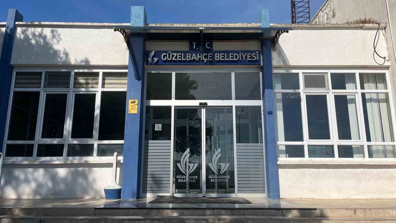 Seferihisar yolsuzluk soruşturmasında eski başkanın eşi gözaltına alındı
