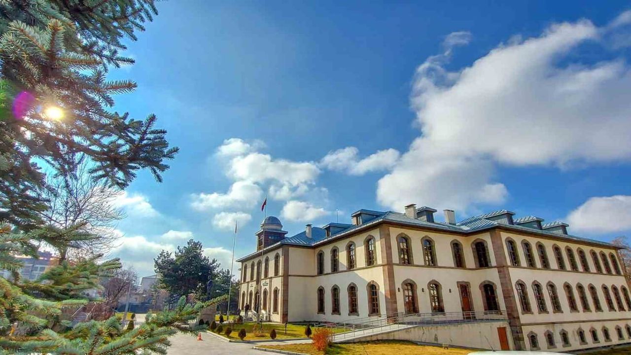 ŞEHİRDER: Erzurum Kongre Binası restorasyonu sırasında müze eserlerinin geçici korunması