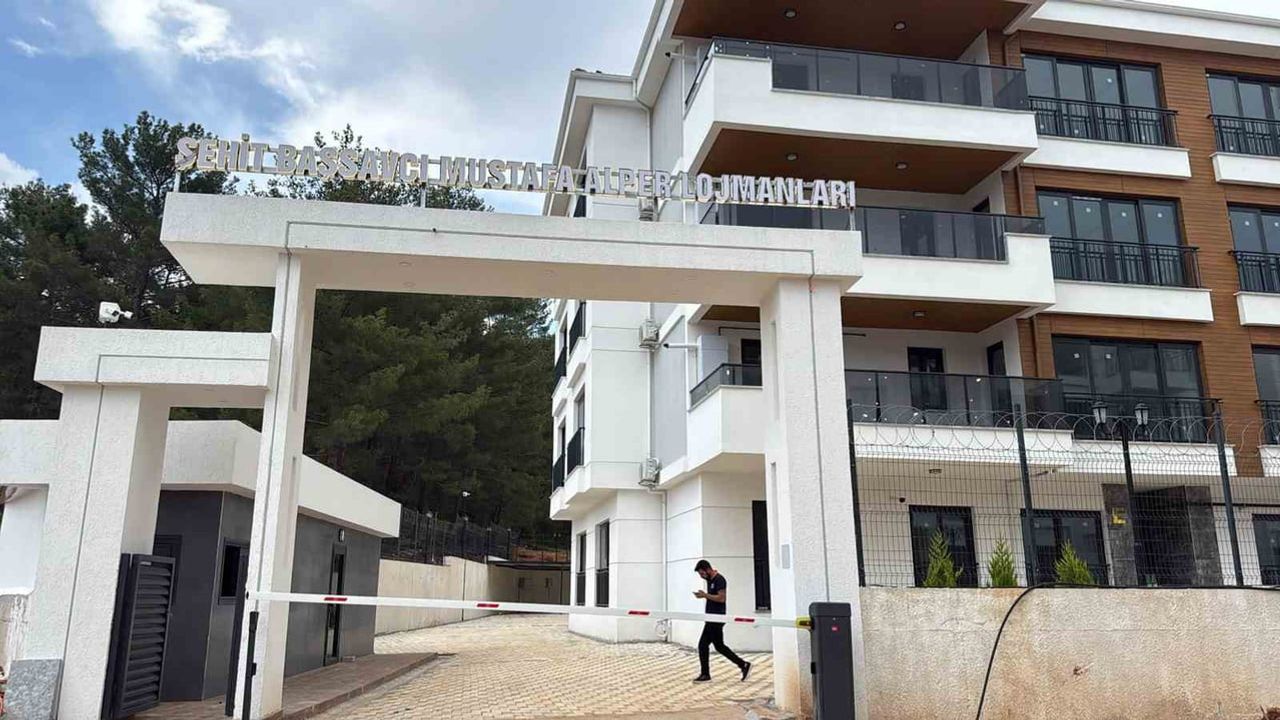 Şehit Başsavcı Mustafa Alper'in Adı Akçaova'daki 64 Adet Adliye Lojmanına Verildi