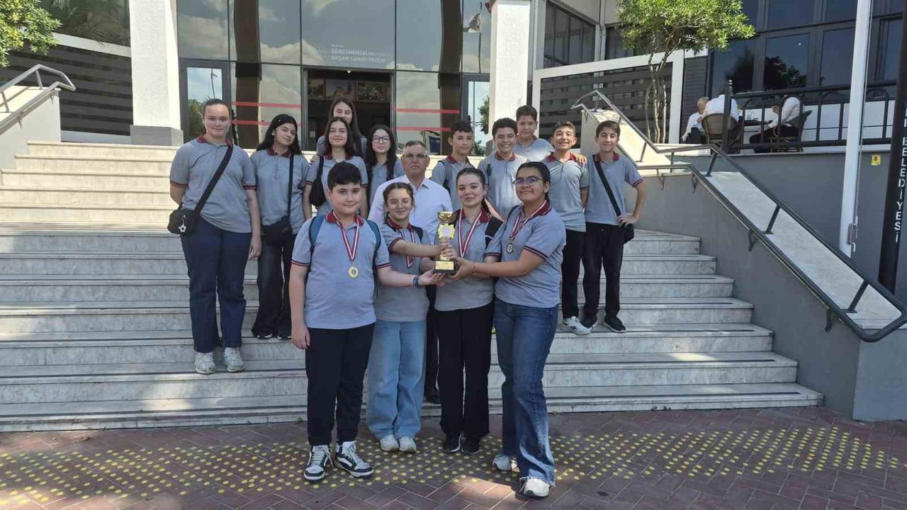 Şehit Esin Akay Ortaokulu 'Şehrim Benim Evim' Yarışmasında Manisa Üçüncüsü Oldu