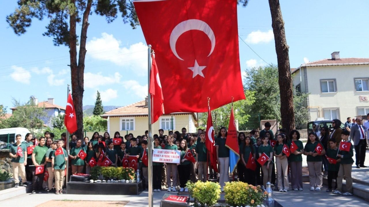 Şehit Öğretmen Şenay Aybüke Yalçın, şehadetinin 9. yılında Osmancık'ta kabri başında anıldı