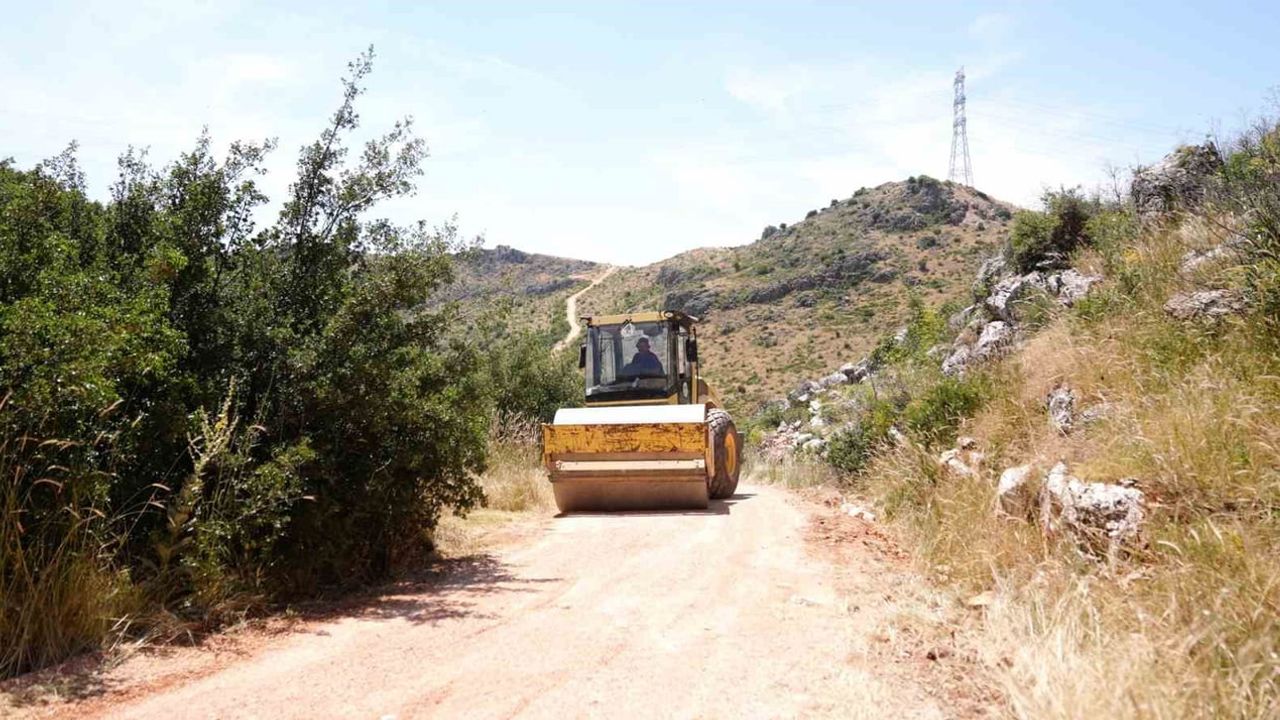 Şehitkamil’de arazi yolları açma çalışmaları sürüyor