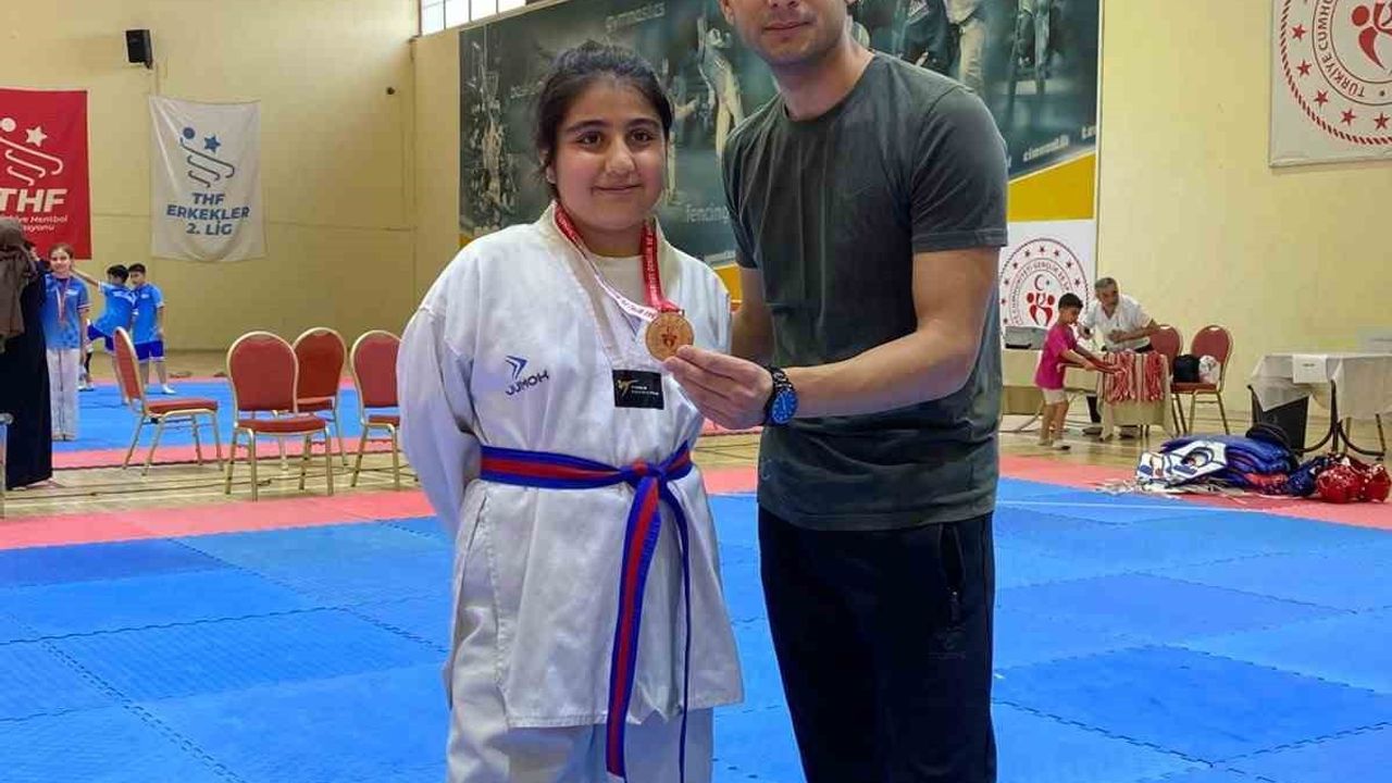 Şehzadeler Belediyesporlu sporcular ilk resmi müsabakalarda iki bronz madalya kazandı