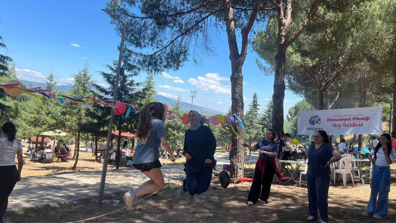 Şehzadeler’in gençleri LGS stresini Hamalın Kırı’nda attı