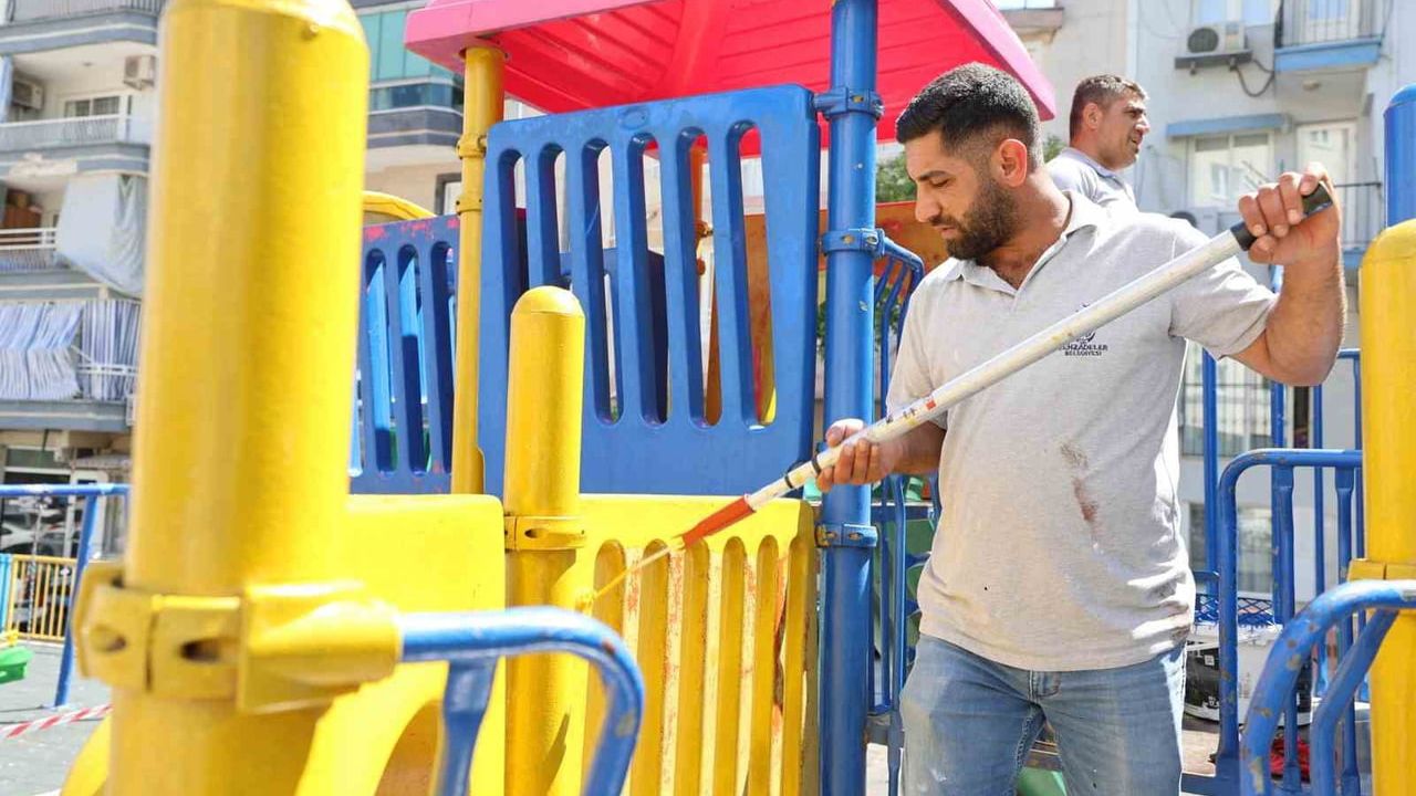 Şehzadeler’in parklarında yenileme çalışmaları devam ediyor