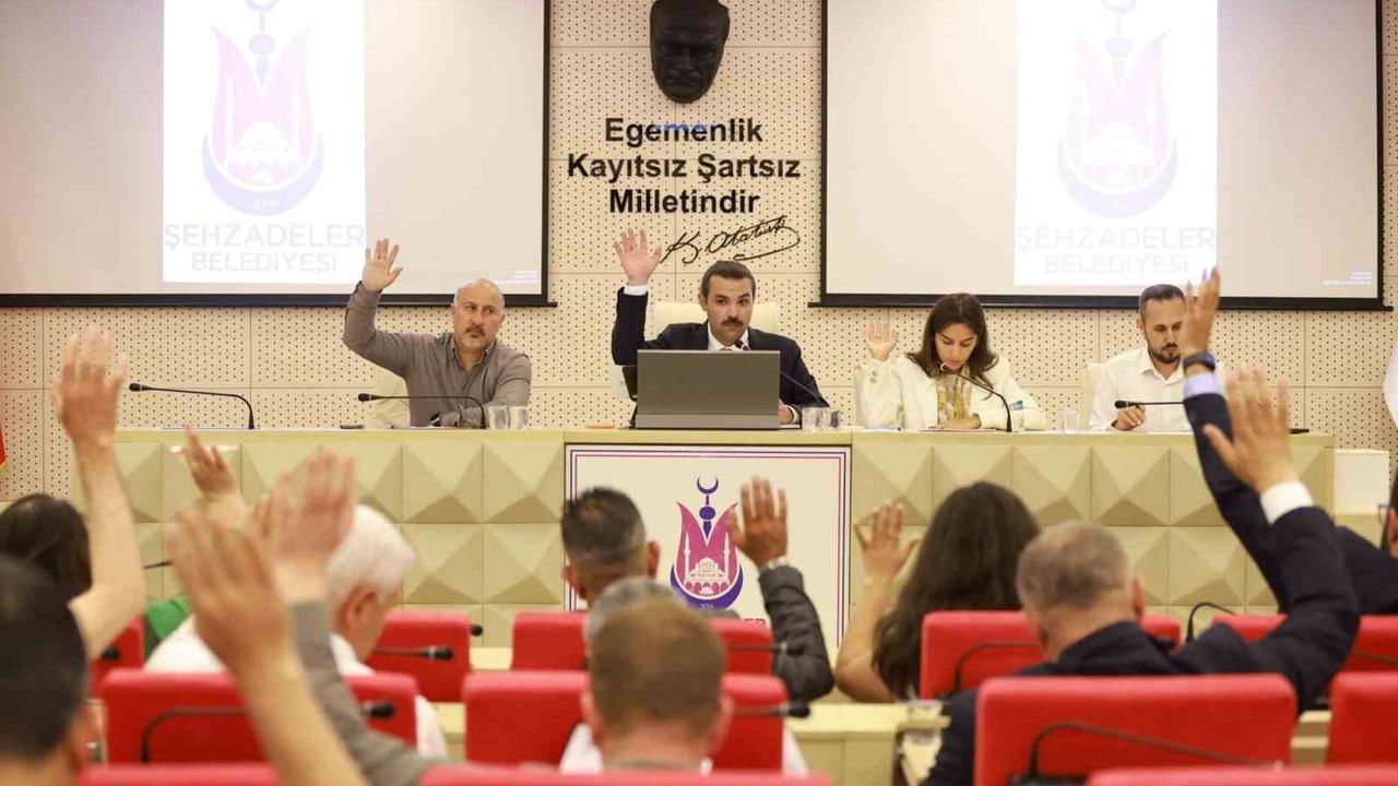 Şehzadeler Meclisi'nde 18 Karar: Başkanvekili Esenkaya Yol ve Sosyal Projeleri Değerlendirdi