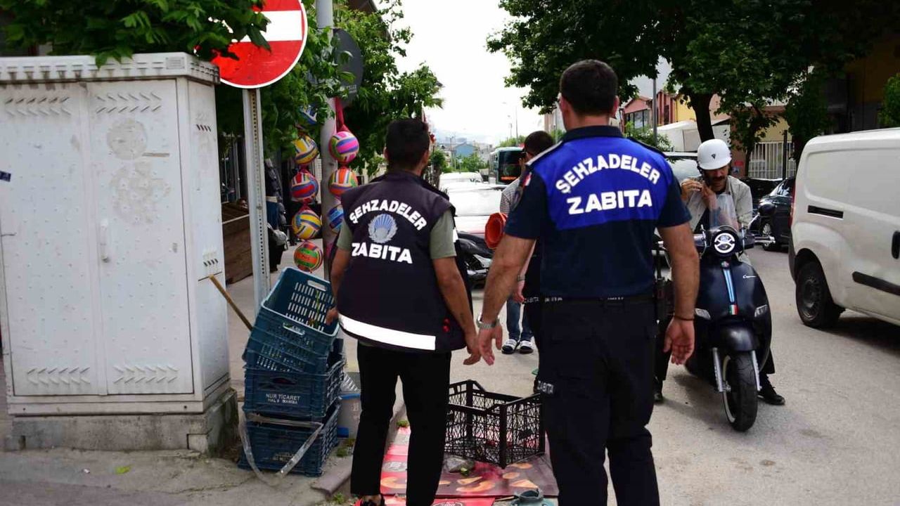 Şehzadeler zabıtasından yol ve kaldırım işgali denetimi