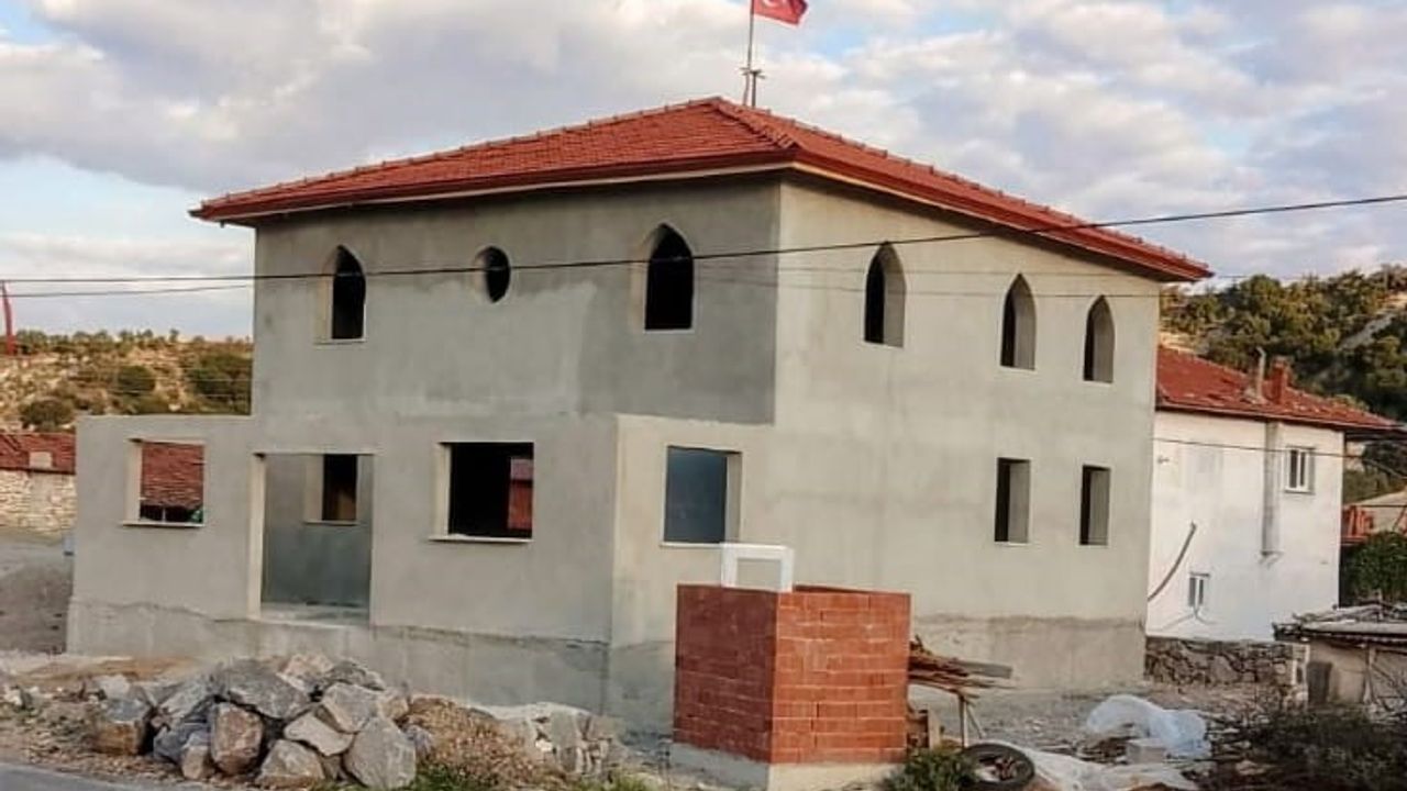 Selendi'de hayırseverlerin desteğiyle Aloşlar Camii ibadete hazır