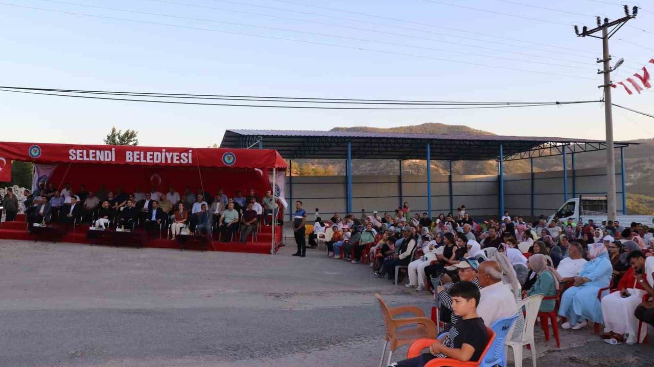 Selendi'de kirazın en iyisi seçildi