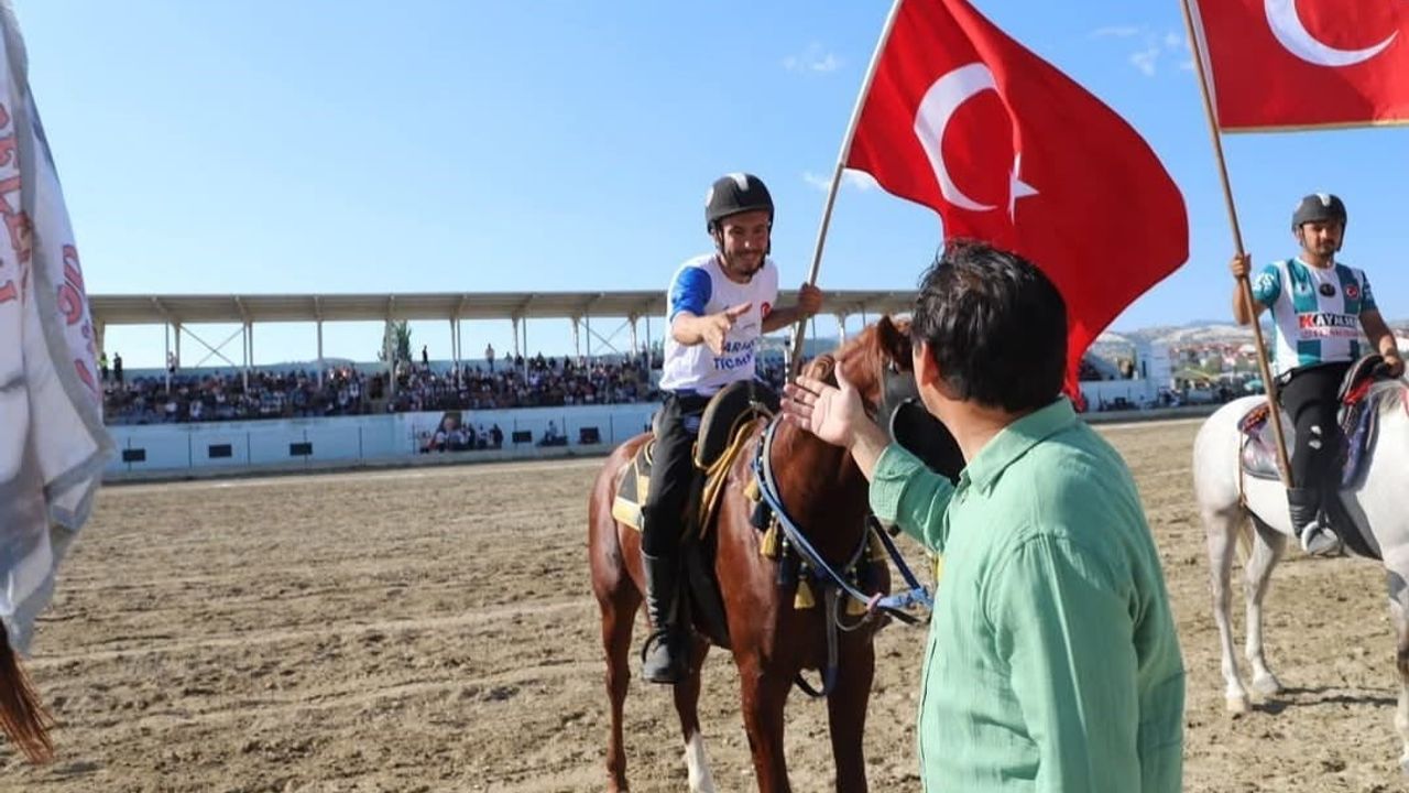 Selendi'nin atlı cirit takımı Manisa il elemelerini kazandı