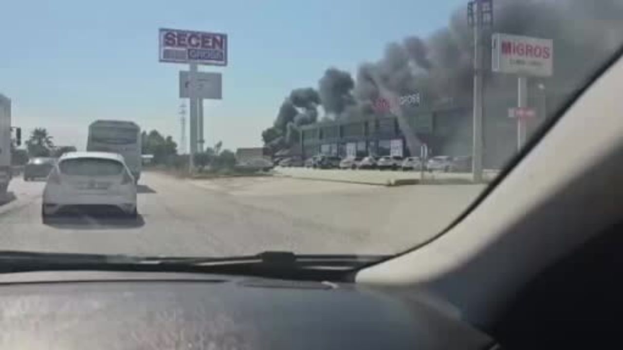 Serik'te besiciye ait konteyner yangında kullanılamaz hale geldi