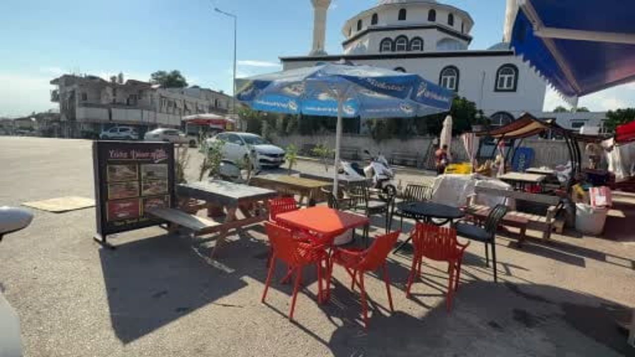Serik'te hortum paniği: tente altında kalan vatandaş çevredekiler tarafından kurtarıldı