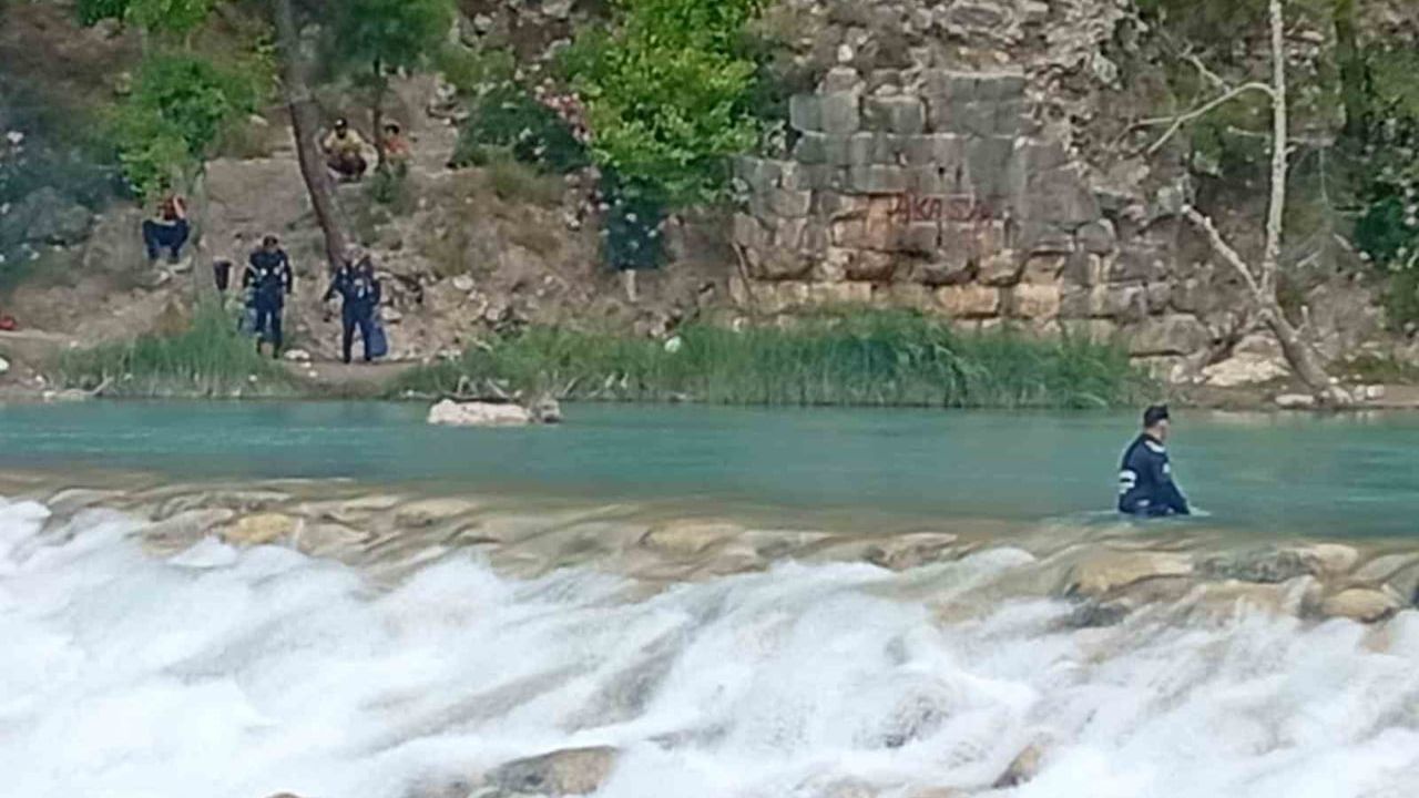 Serinlemek için girdiği çayda kaybolan genç için arama çalışmaları başlatıldı