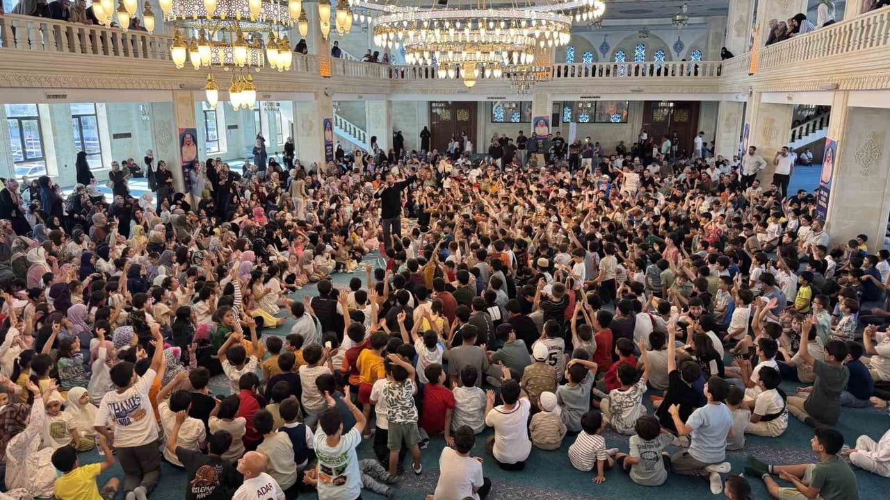 Sertaç abi Diyarbakır'da çocuklarla buluştu