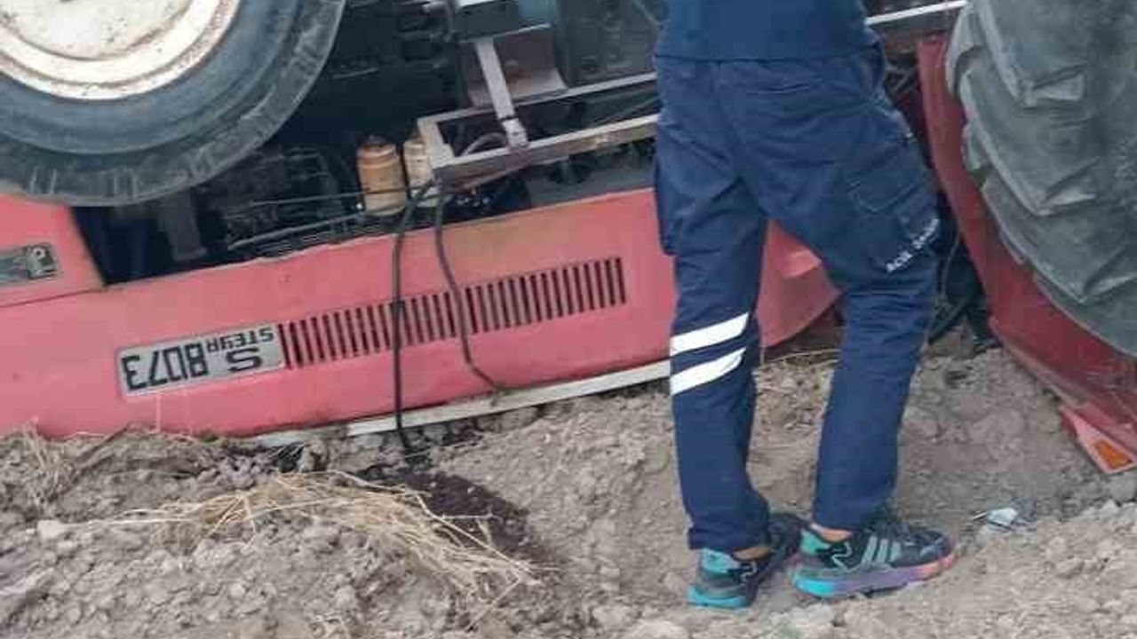 Seyitgazi’de yaşlı adam ters dönen traktörün altında kaldı