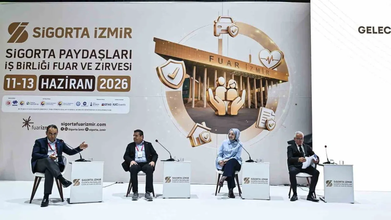 Sigorta İzmir'de geleceğin riskleri ve fırsatları masaya yatırıldı