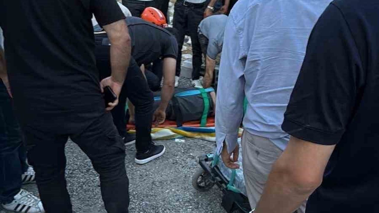 Siirt-Eruh karayolunda tır devrildi: sürücü ağır yaralandı