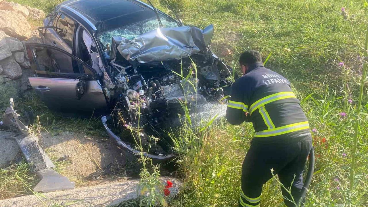 Siirt-Kurtalan Karayolunda Trafik Kazası: Otomobil Şarampole Yuvarlandı, Sürücü Ağır Yaralandı