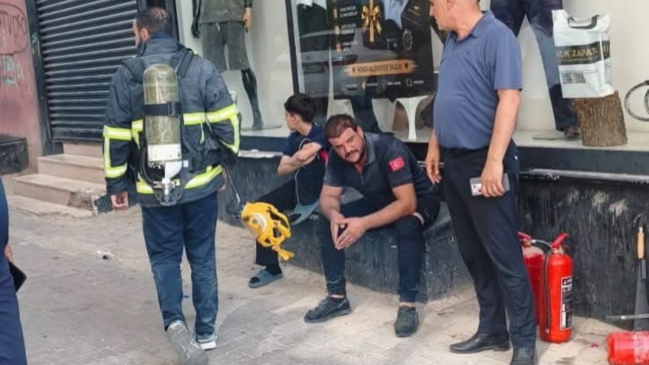 Siirt’te apartman yangını: 3 kişi dumandan etkilendi
