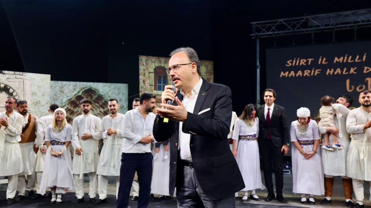 Siirt'te 'Botan Efsanesi' sahnelendi: Kültürel miras halk oyunlarıyla canlandı