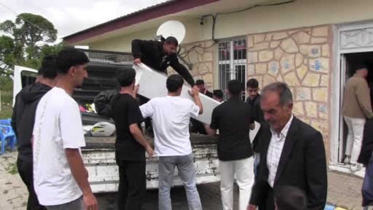 Siirt Üniversitesi öğrencileri Avcılar Köyü İlköğretim Okulu'nu yeniledi
