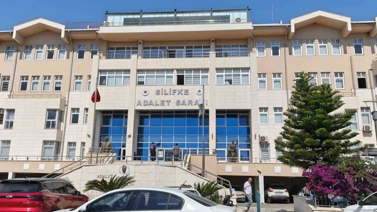 Silifke belediyesine yönelik operasyonda 19 şüpheli adliyeye sevk edildi