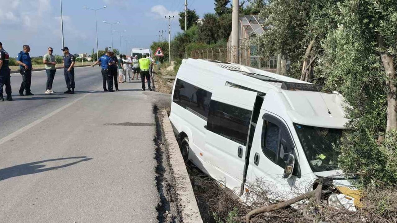 Silifke'de yolcu minibüsünü kaçıran kişi kaza yapıp hayatını kaybetti
