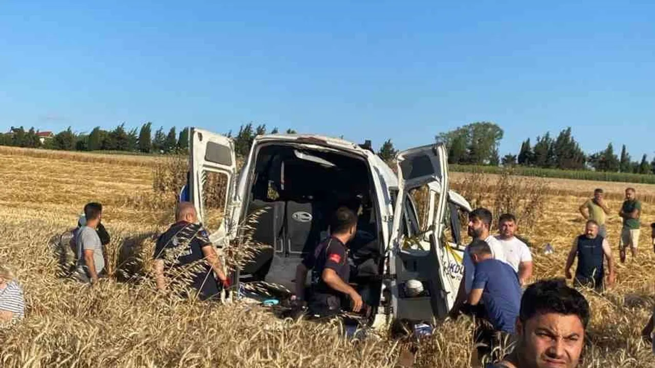 Silivri’de minibüs tarlaya uçtu: 2 ölü, 10 yaralı