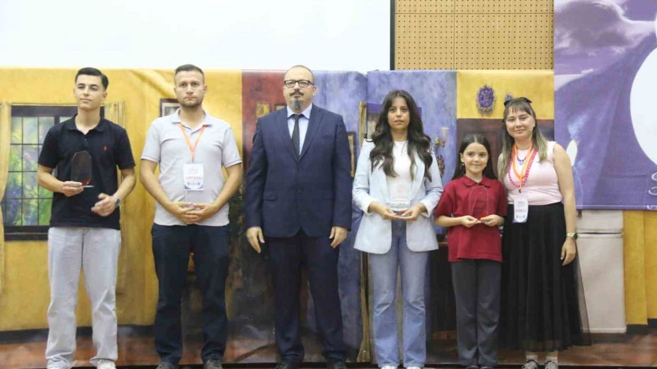 Simav’da 'aile' temalı tiyatro festivalinin ödül töreni düzenlendi