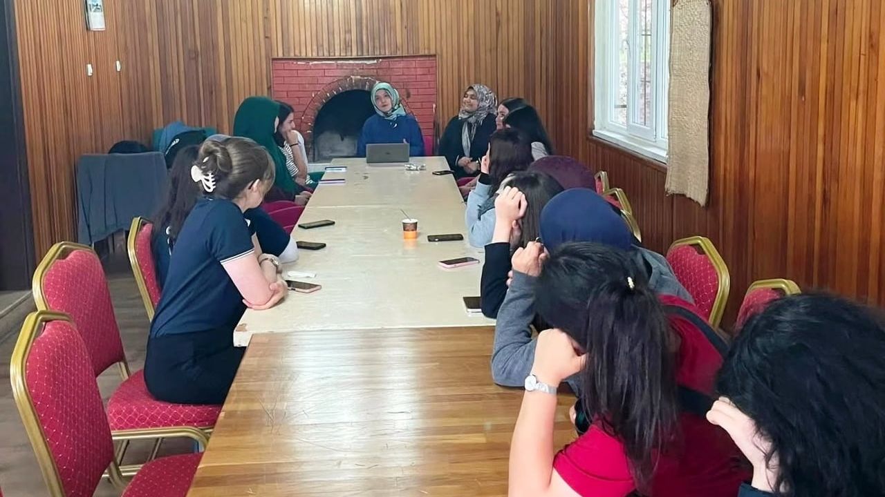 Simav'da üniversite öğrencilerine moral ve motivasyon kampı
