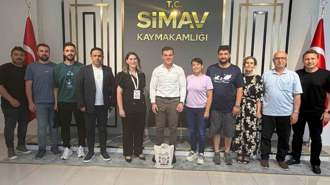 Simav kaymakamı, Yunanistanlı uzman ve öğretmenleri kabul etti