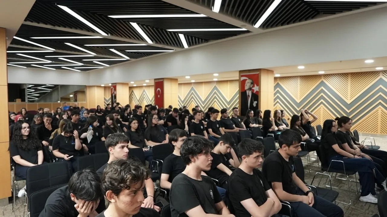 Sınav ve Ötesi programı gençlere rehber oldu
