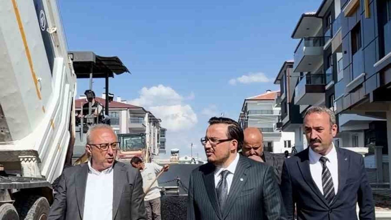 Sincan'da asfalt yenileme çalışmaları Yenikent ve Saraycık'ta sürüyor