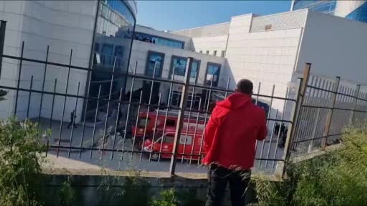 Sinop Atatürk Devlet Hastanesi polikliniğinde elektrik kablaları tutuştu