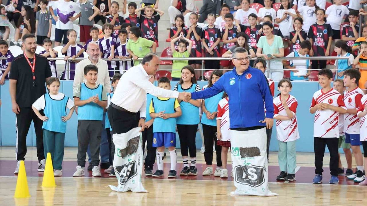 Sinop’ta geleneksel çocuk oyunları şenliği coşkuyla gerçekleştirildi