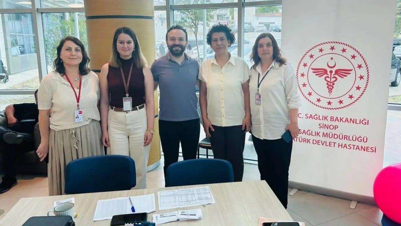 Sinop'ta 'Hareket Yaşını Öğren, Sağlıklı Yaşa' kampanyası kapsamında bilgilendirme standı açıldı