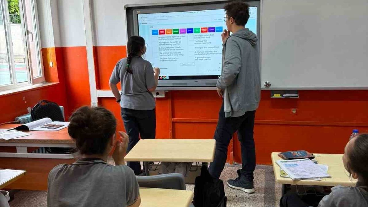 Sinop'ta 'LearnandTeach& AI' eTwinning Projesi tamamlandı: Öğrenciler yapay zekâ ile eğitim içerikleri üretti