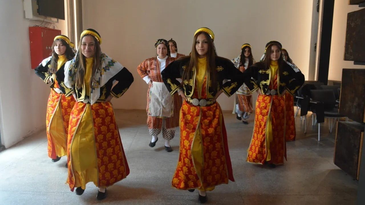 Sinop'ta Mesleki Lise Öğrencilerinin Yıl Sonu Resim Sergisi Sebahattin Ali Kültür Merkezi'nde Açıldı