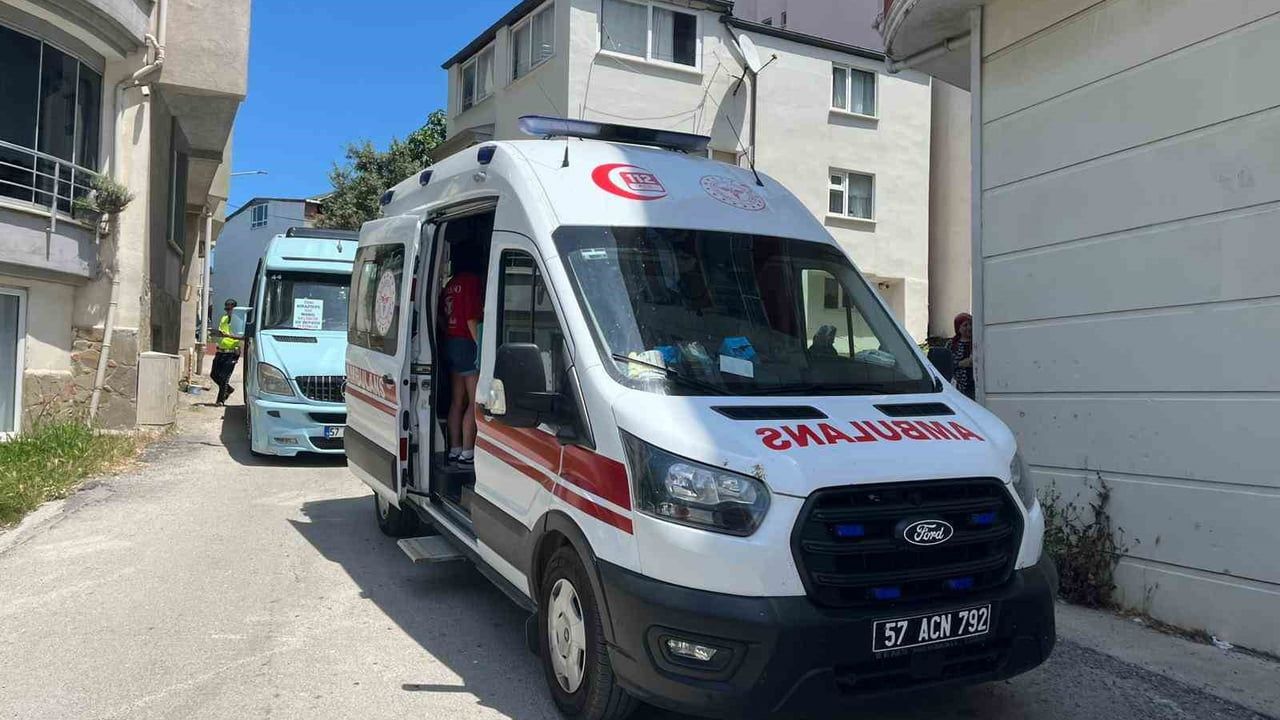 Sinop'ta motosiklet devrildi: 1 yaralı