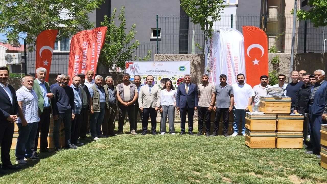Şırnak’ta 25 üreticiye yüzde 75 hibeli arıcılık ekipmanı dağıtıldı